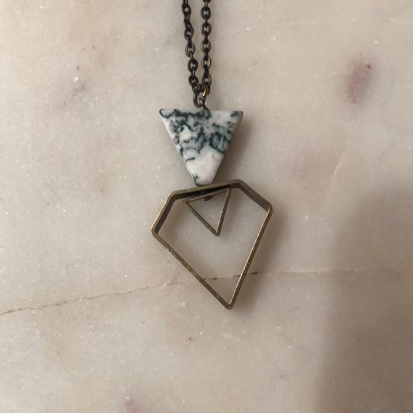 Long triangle and stone necklace - Picture 4 of 4